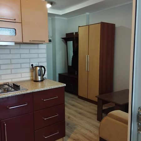 Yalcin Star Residence Apartment 300 บาทูมิ ภายนอก รูปภาพ