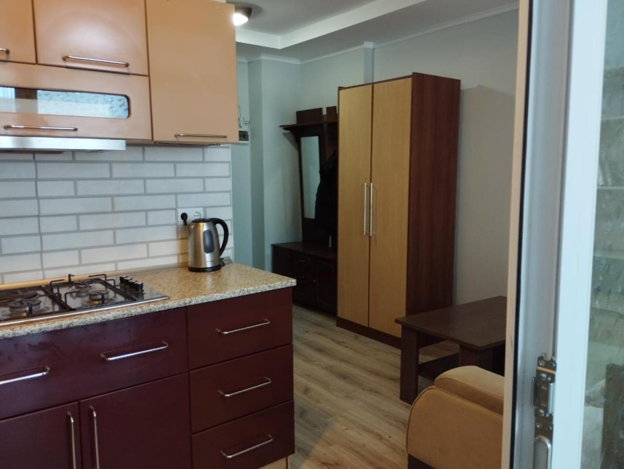 Yalcin Star Residence Apartment 300 บาทูมิ ภายนอก รูปภาพ
