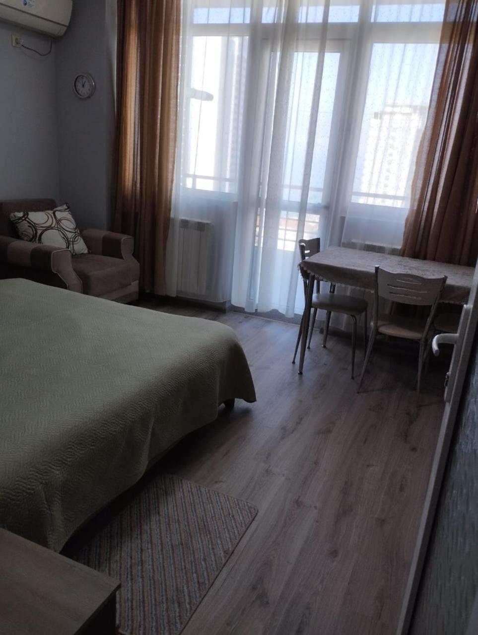 Yalcin Star Residence Apartment 300 บาทูมิ ภายนอก รูปภาพ